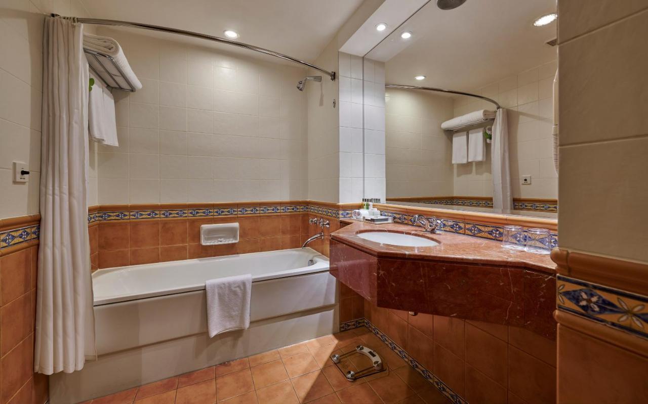 Deluxe Twin Room, complimentary shuttle to DXB Airport Terminal 1 & 3,1151926548:JPEG