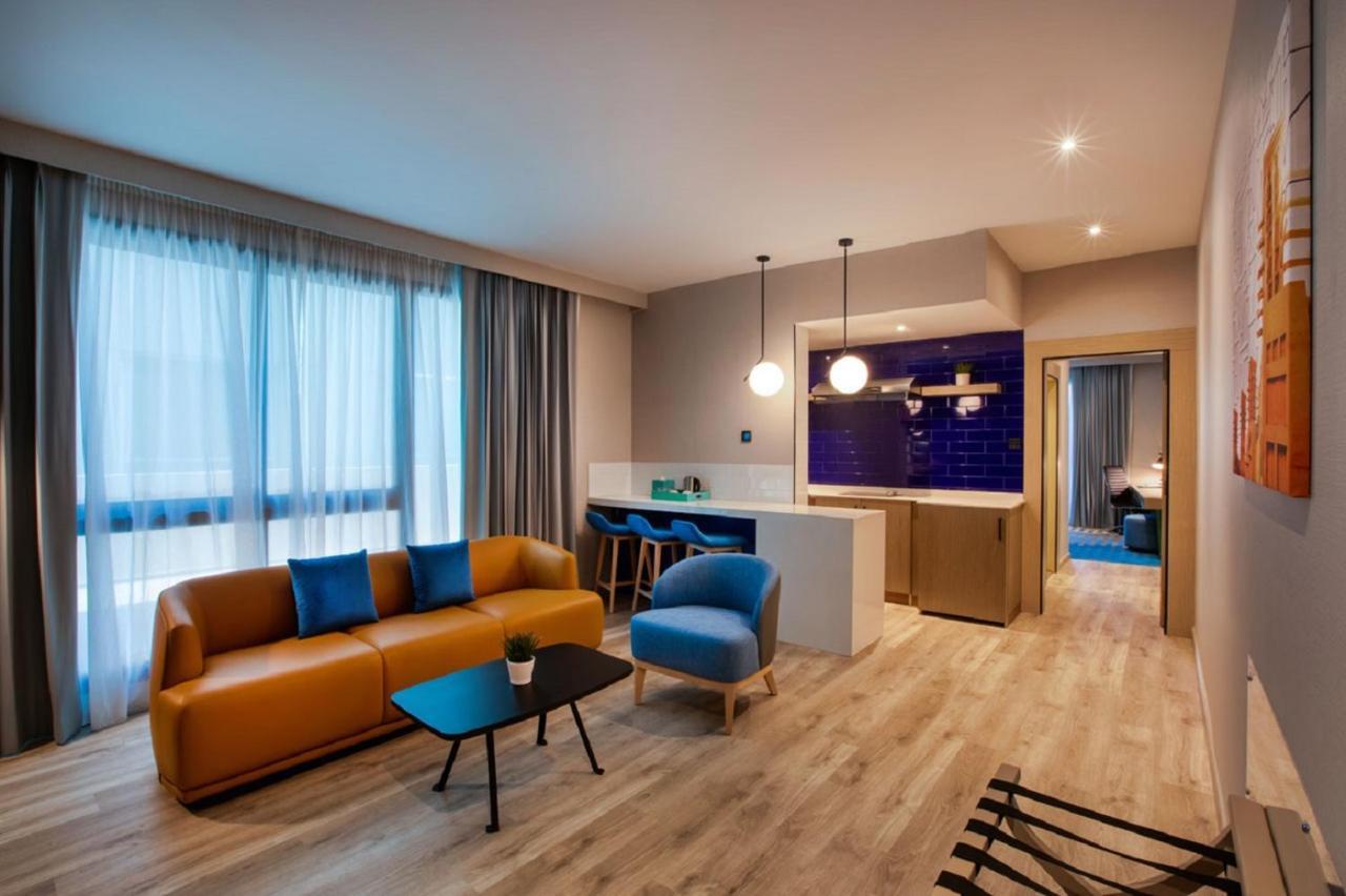 Executive Suite Kitchenette 1 King Bed Complimentary Transfer to La Mer Beach Dubai Mall or Burj Khalifa Metro Station,1098917691:JPEG