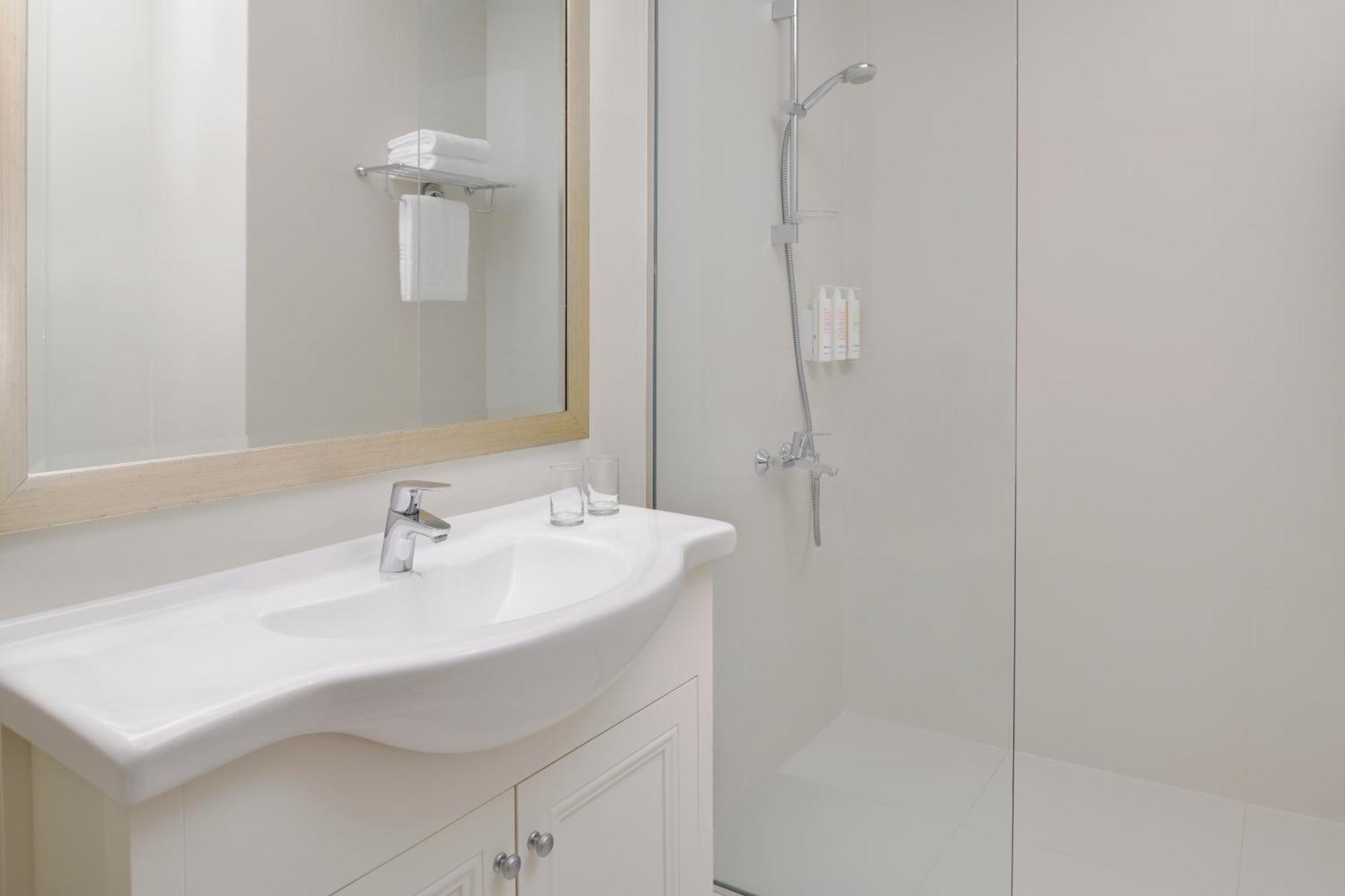 Two-Bedroom Connecting Family Suite Community View Pantry Lounge Access Shuttle Bus to JBR Beach various shopping malls,1401216017:JPEG