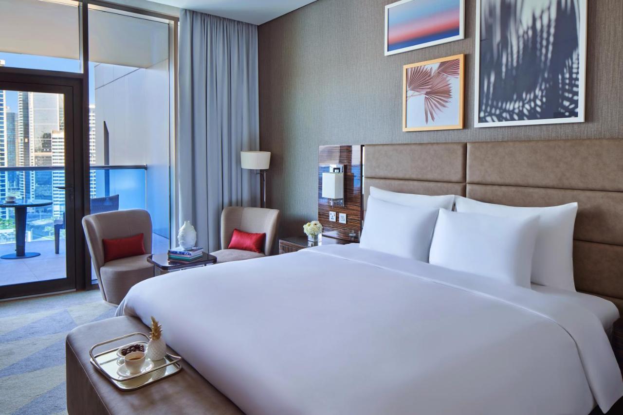 Camera King con Balcone e Vista Canale di Dubai - Ingresso Standard