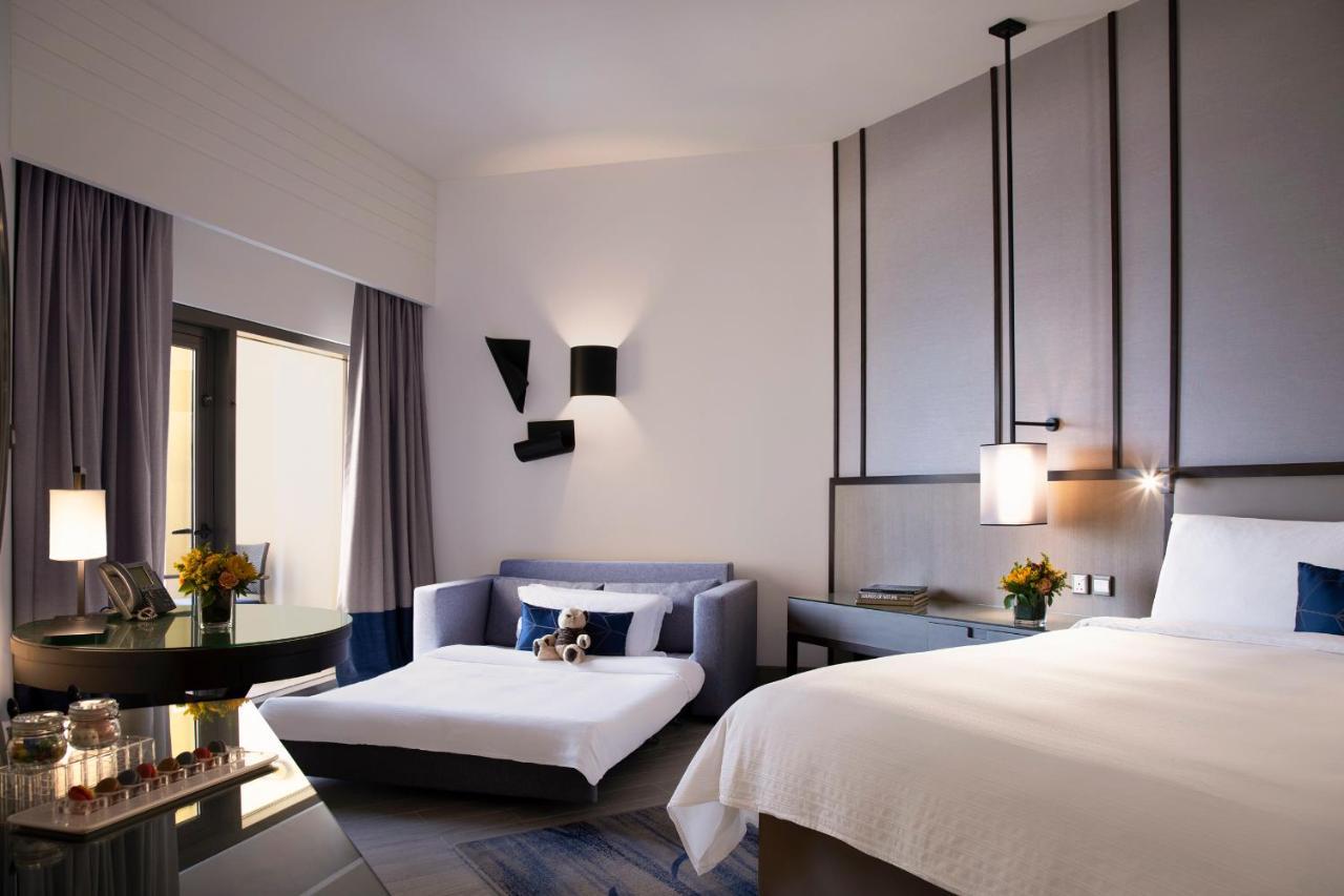 Habitación Familiar con balcón y vistas al mar - 1 cama extragrande