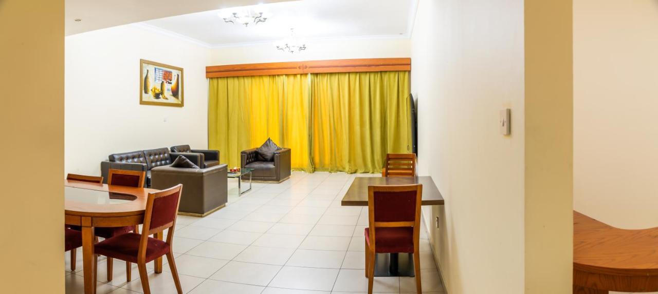 Three-Bedroom Apartment Suite,1369870406:JPEG