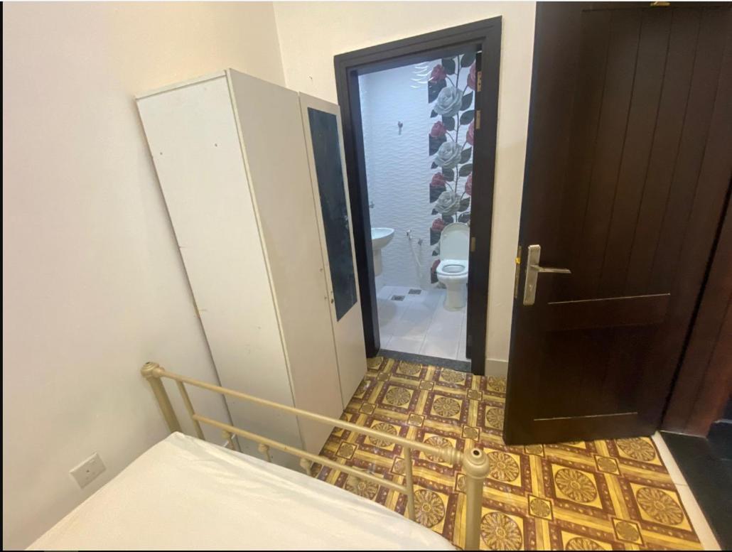 Single Room Private Bathroom,1531034419:JPEG