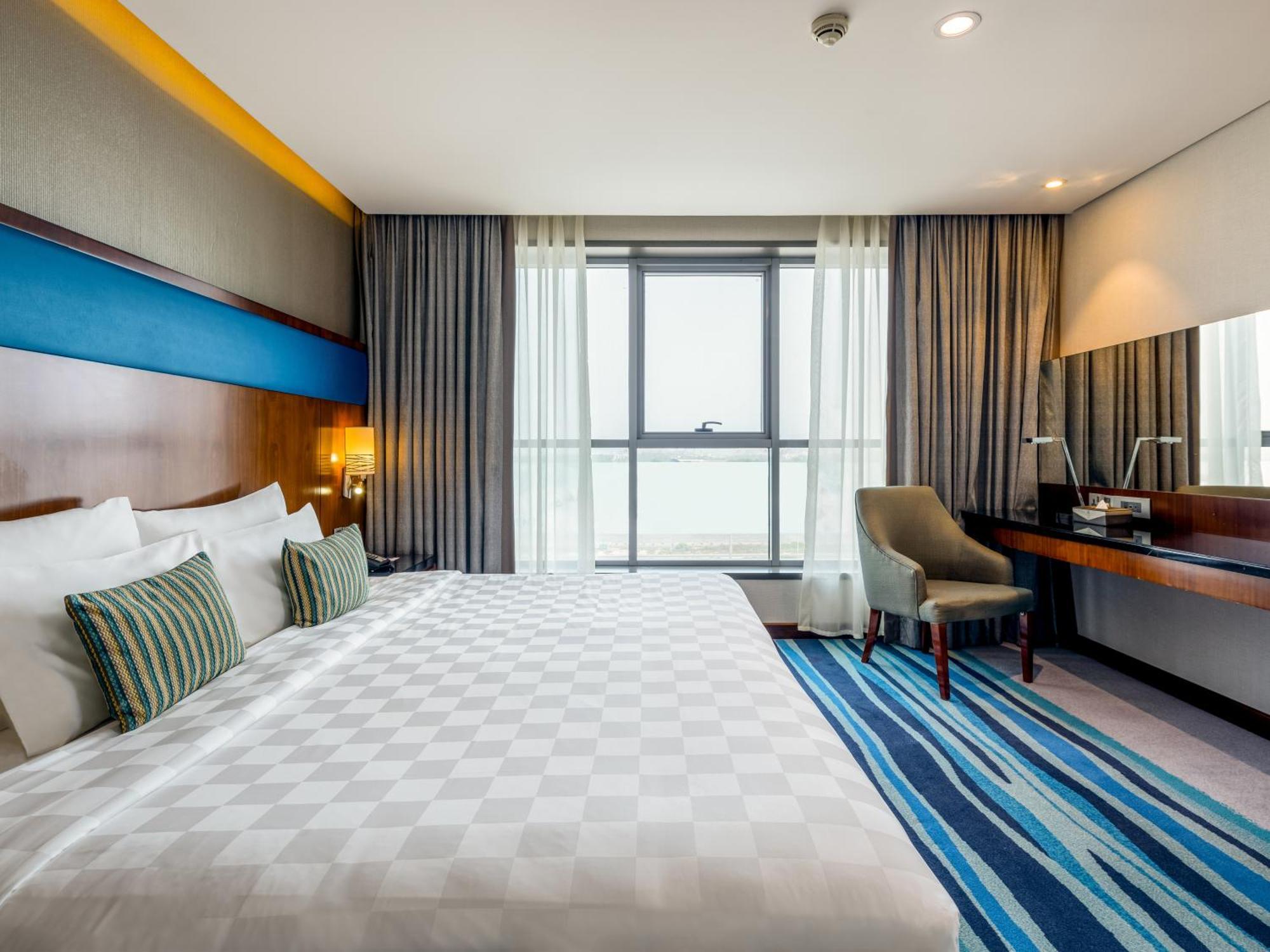 Executive Suite,1540241914:JPEG