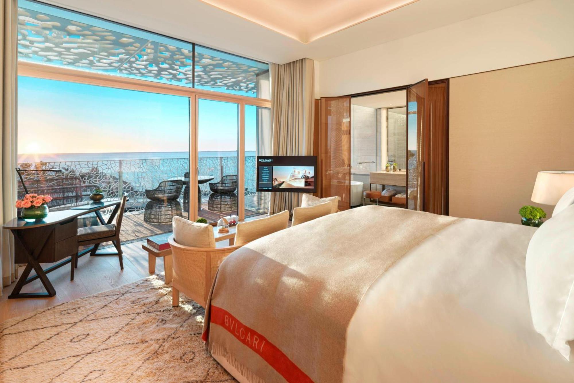 Habitación Doble Premium con cama grande y balcón