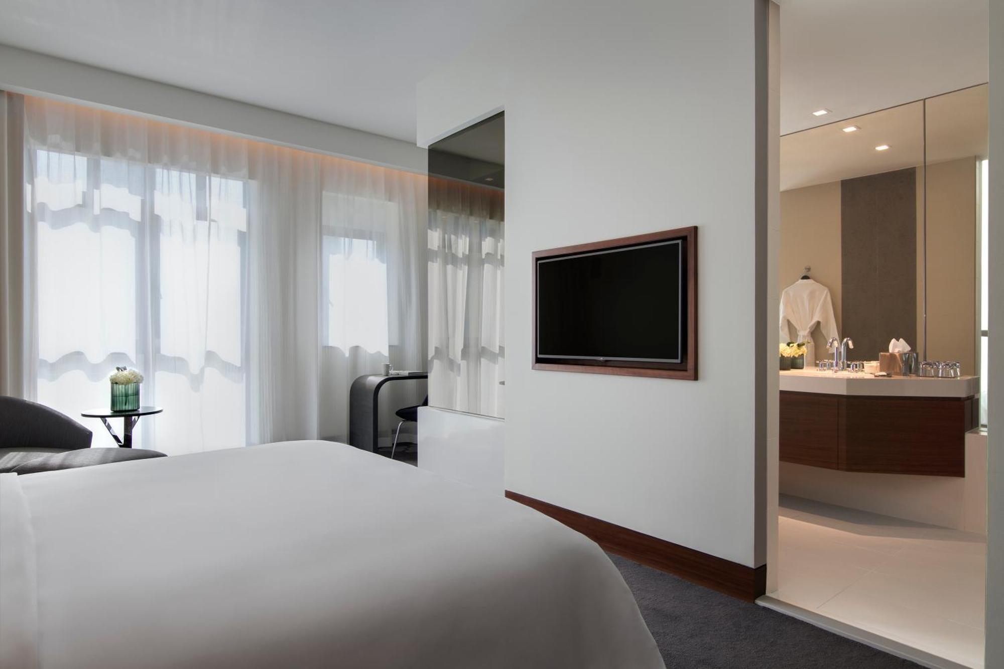 Deluxe King Room City View,1602325386:JPEG