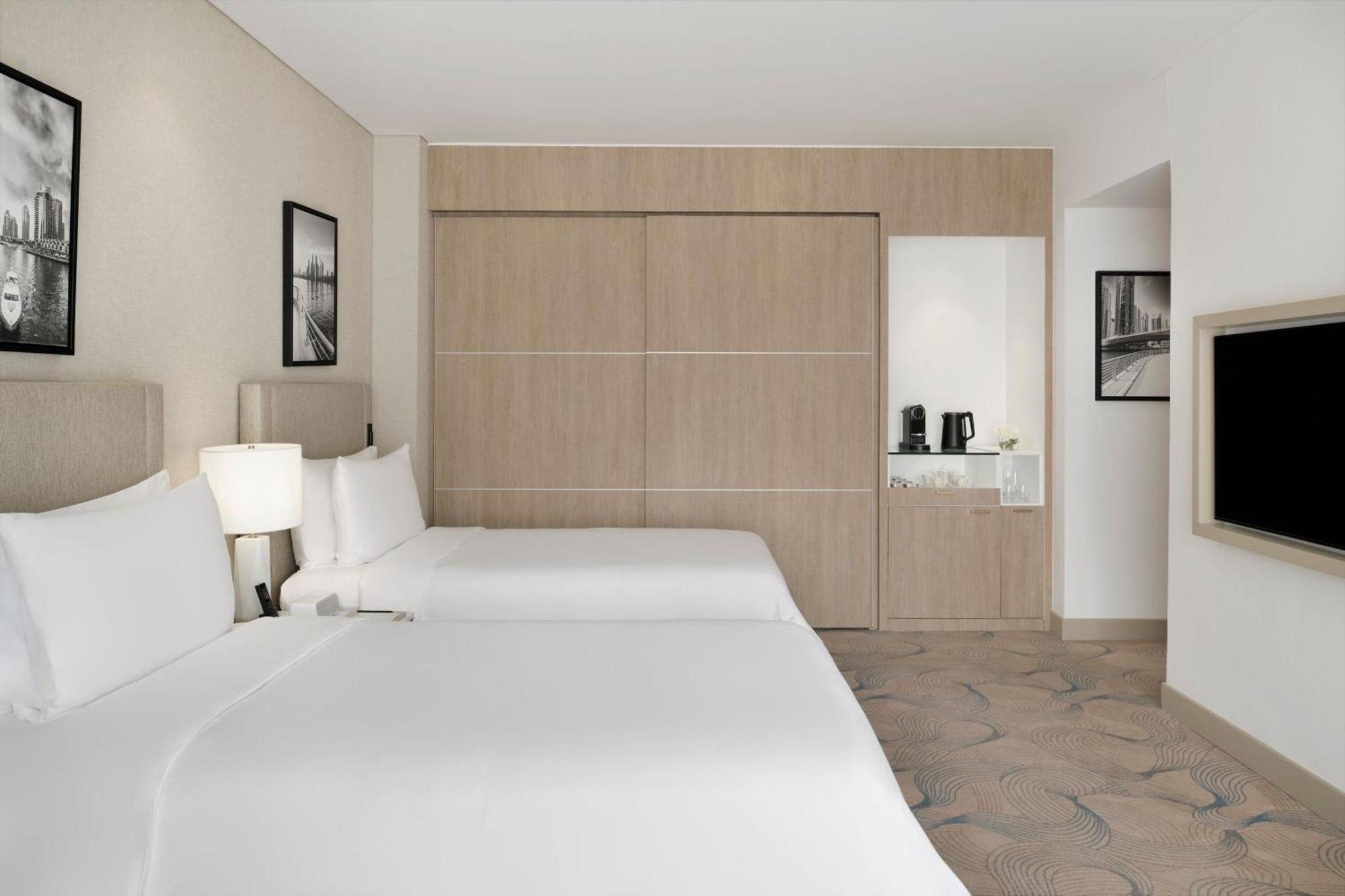 Deluxe Marina View Room Twin Beds Including direct access to Dubai Marina Mall & Marina Walk