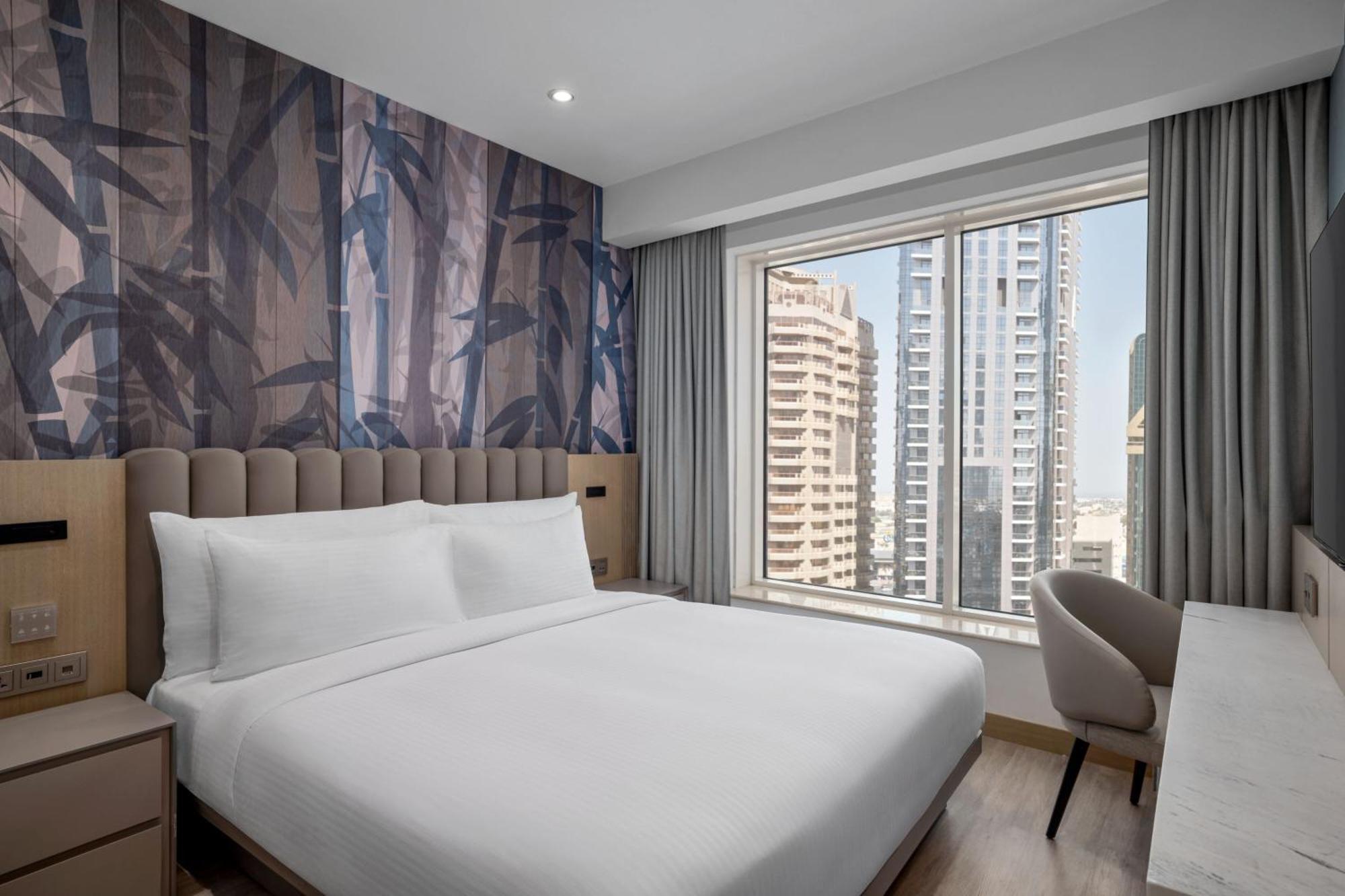 One Bedroom Suite 1 Queen Bed City View Includes Food & Beverage,1439694745:JPEG