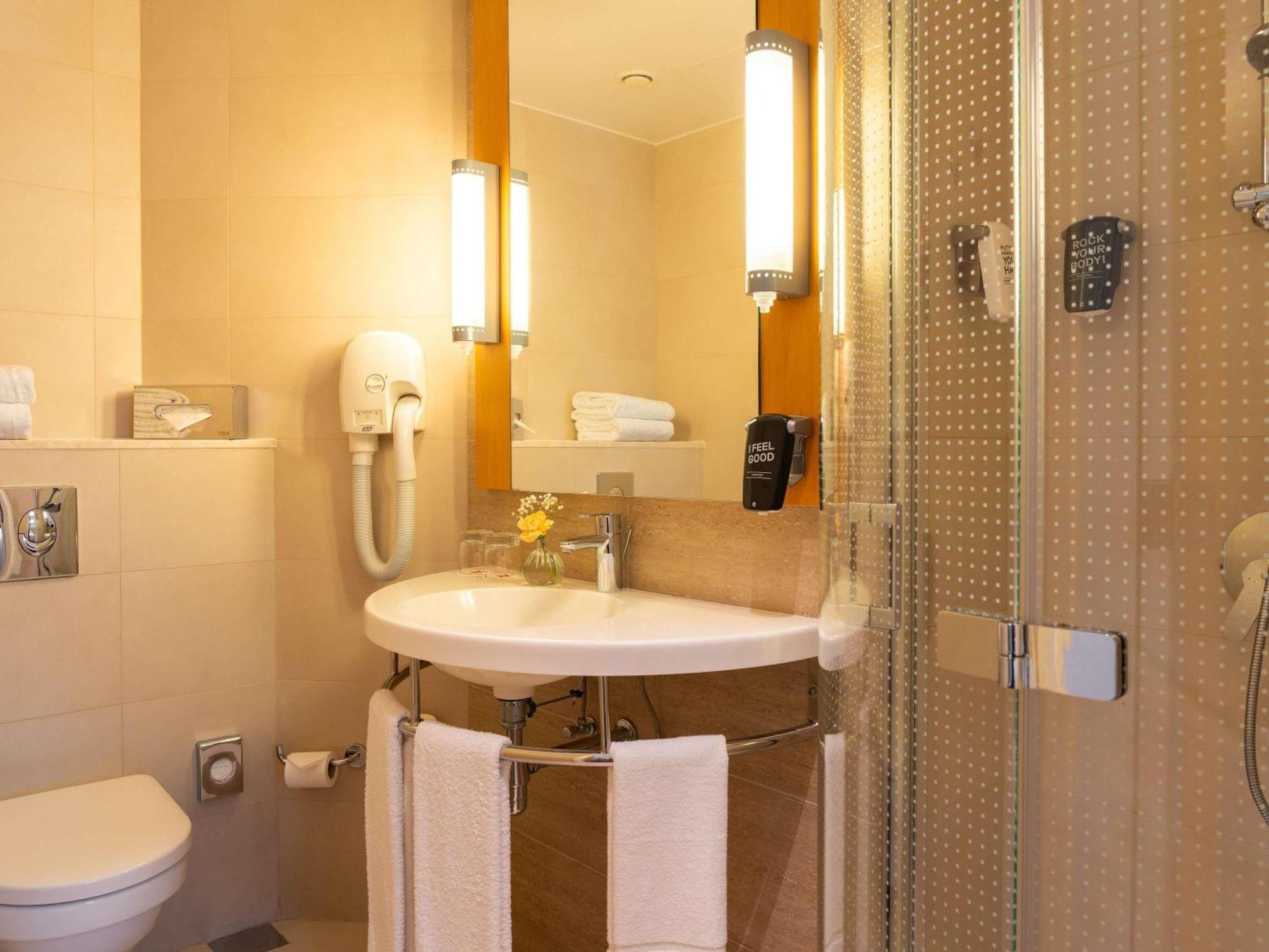 Standard Twin Room,1758408047:JPEG