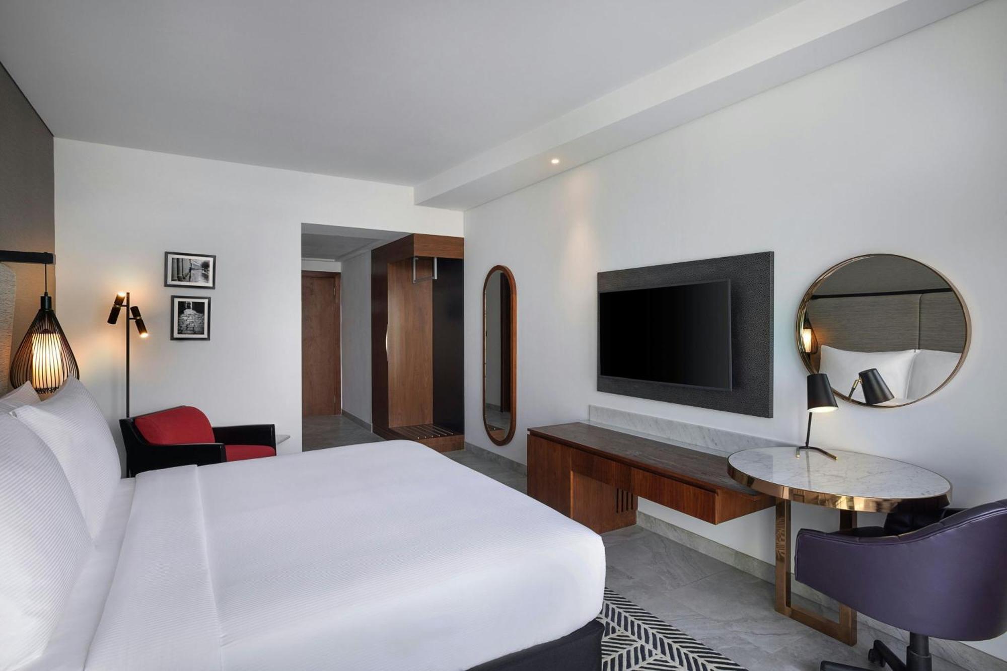 Deluxe King Room Balcony Beach Club Access,1743742551:JPEG