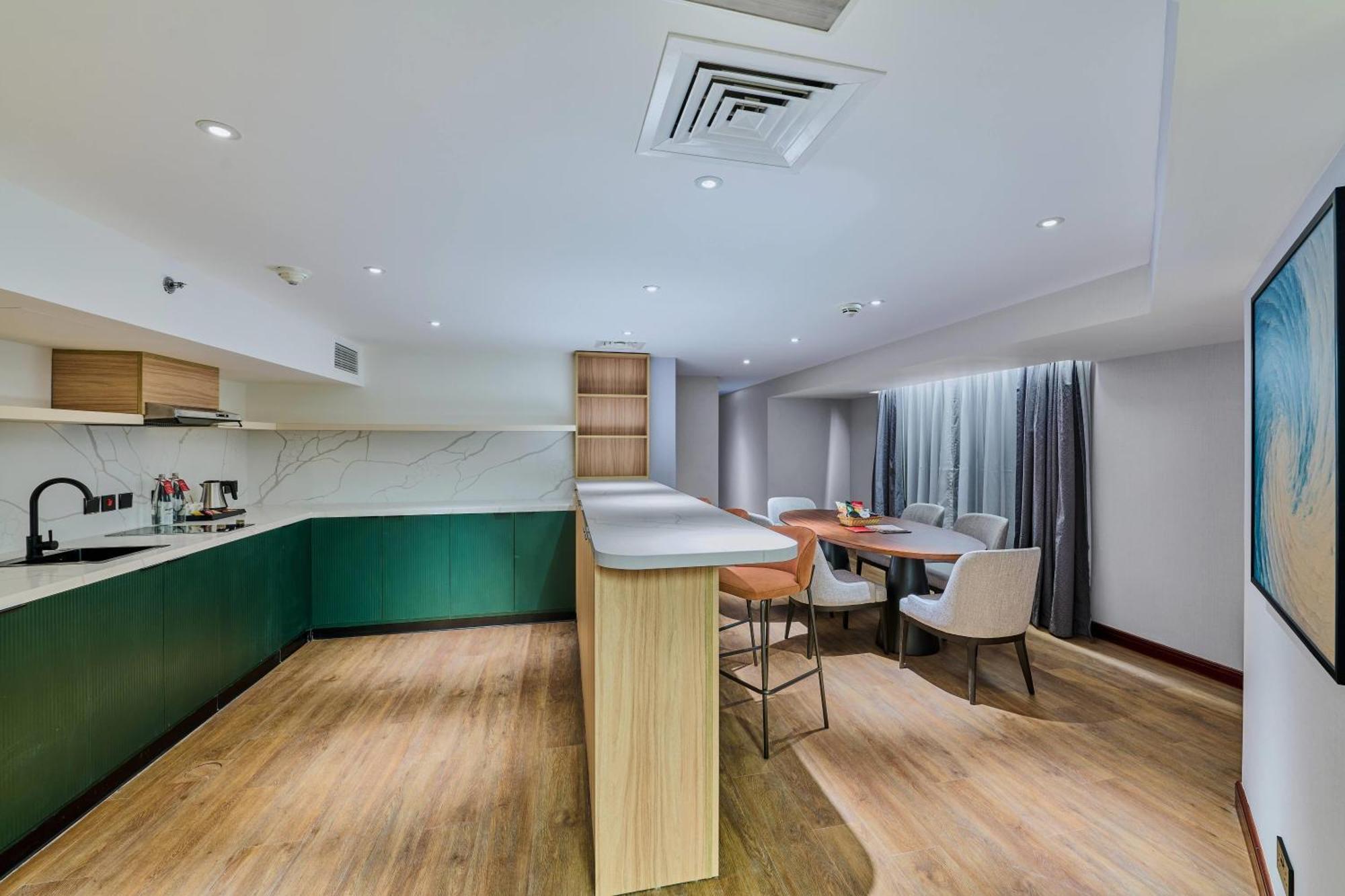 One-Bedroom Penthouse King Suite with City View