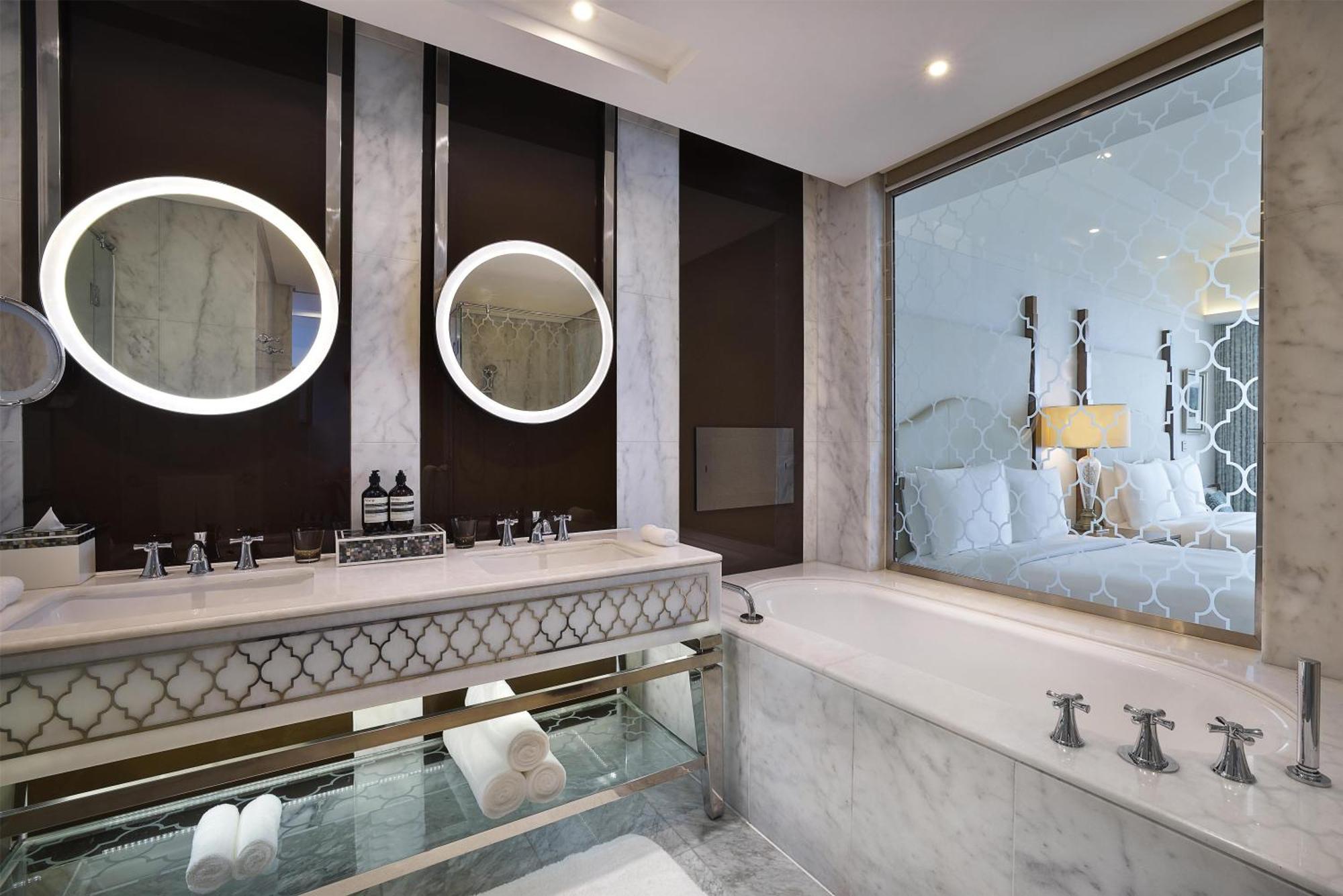 Deluxe Kamer met 2 Queensize Bedden, Uitzicht op Zee en de Skyline