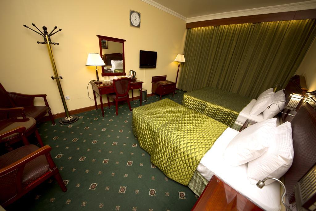 Deluxe Family Room