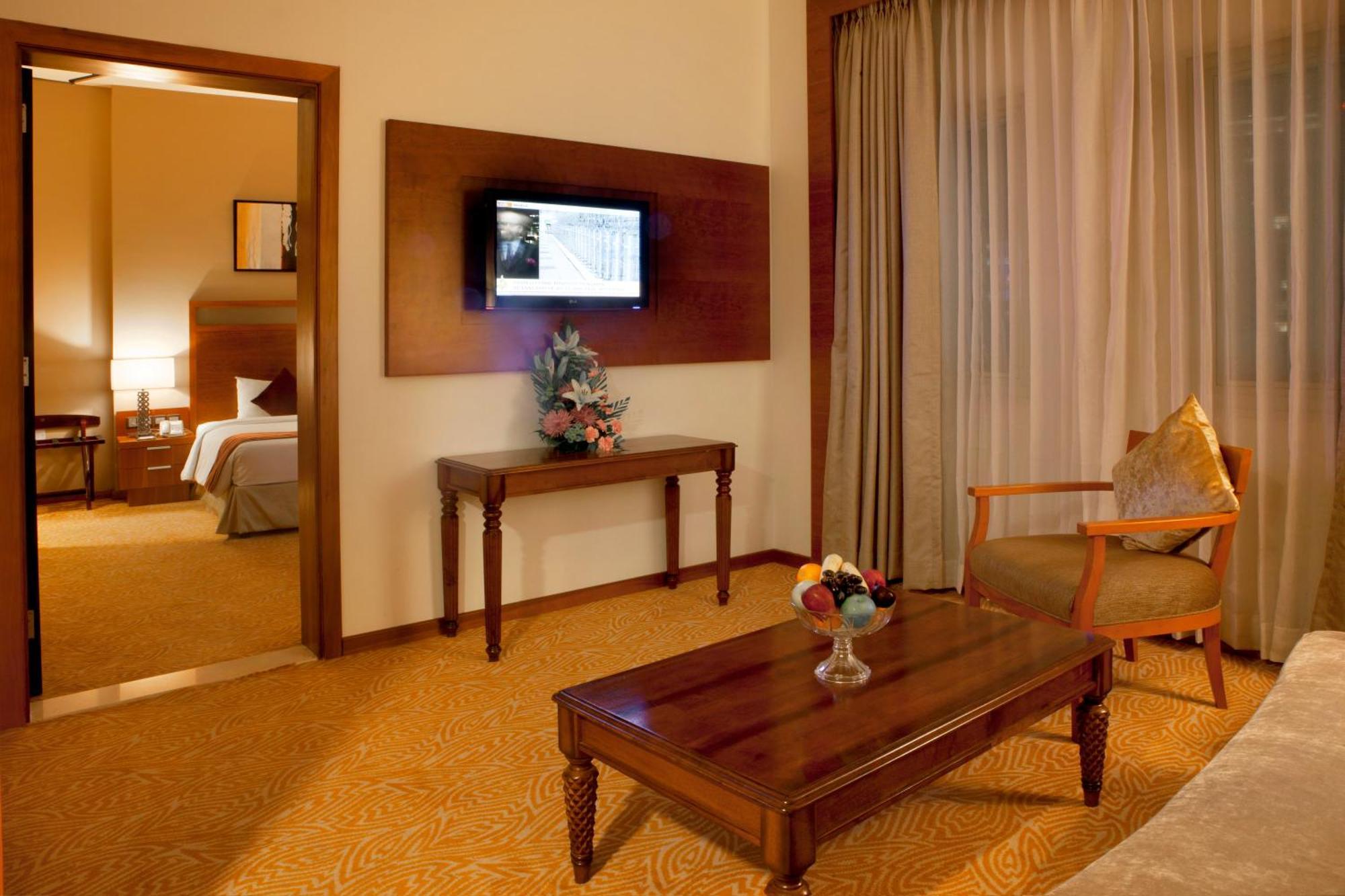 Executive Suite,704521990:JPEG