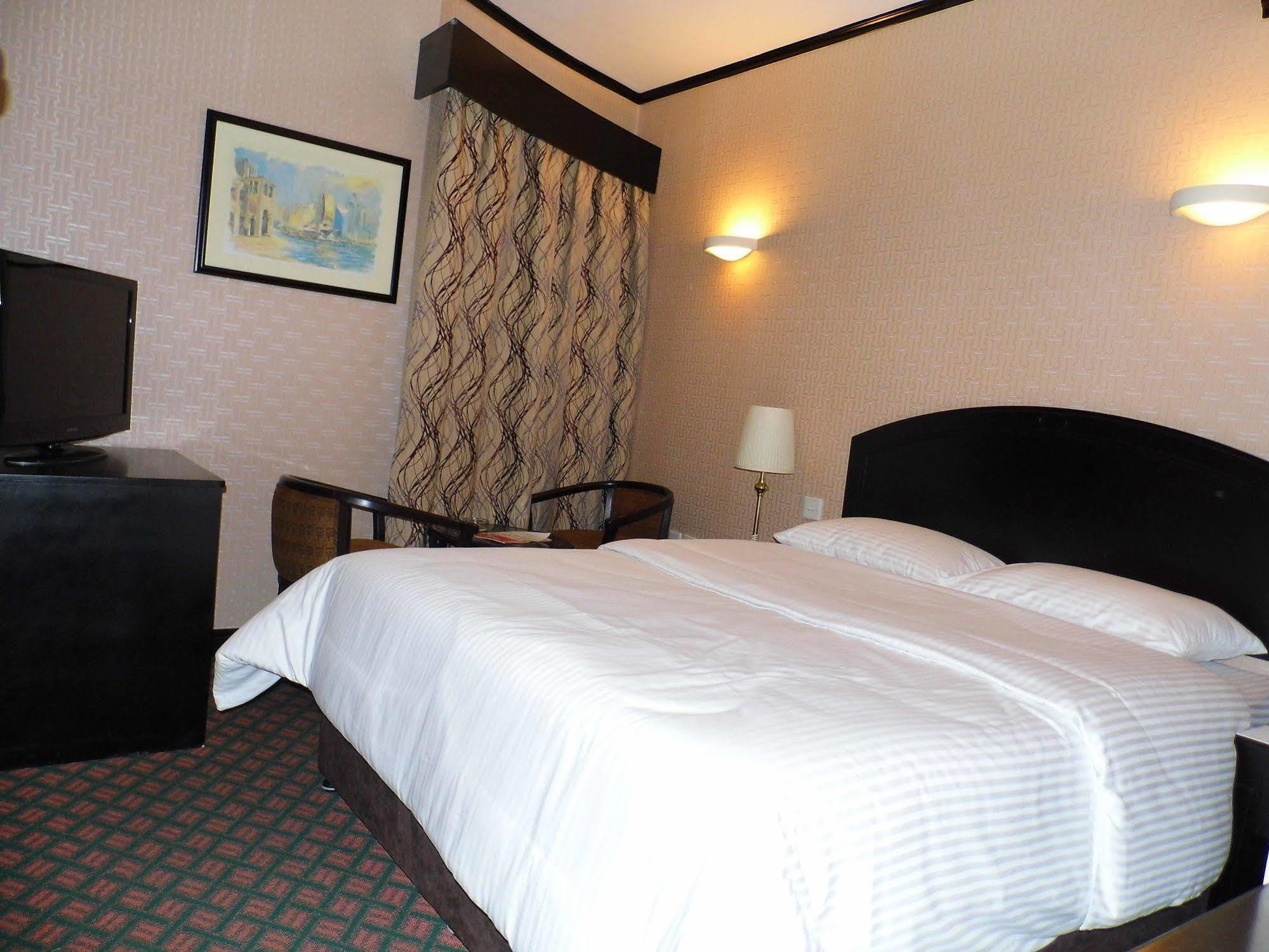 Single Room,704073589:JPEG