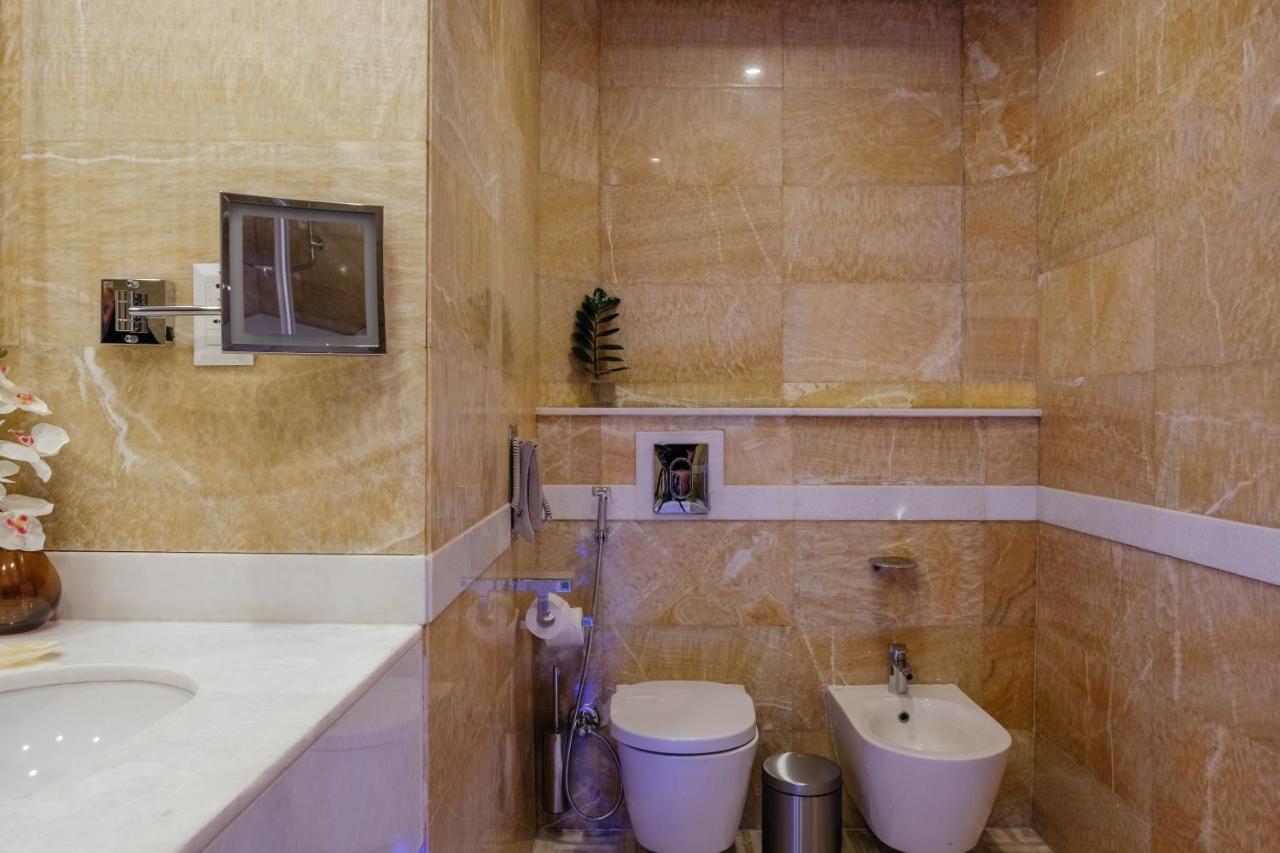 Deluxe King Room (20% discount on Food & Beverage, Early Check-in and Late check-out subject to availability)