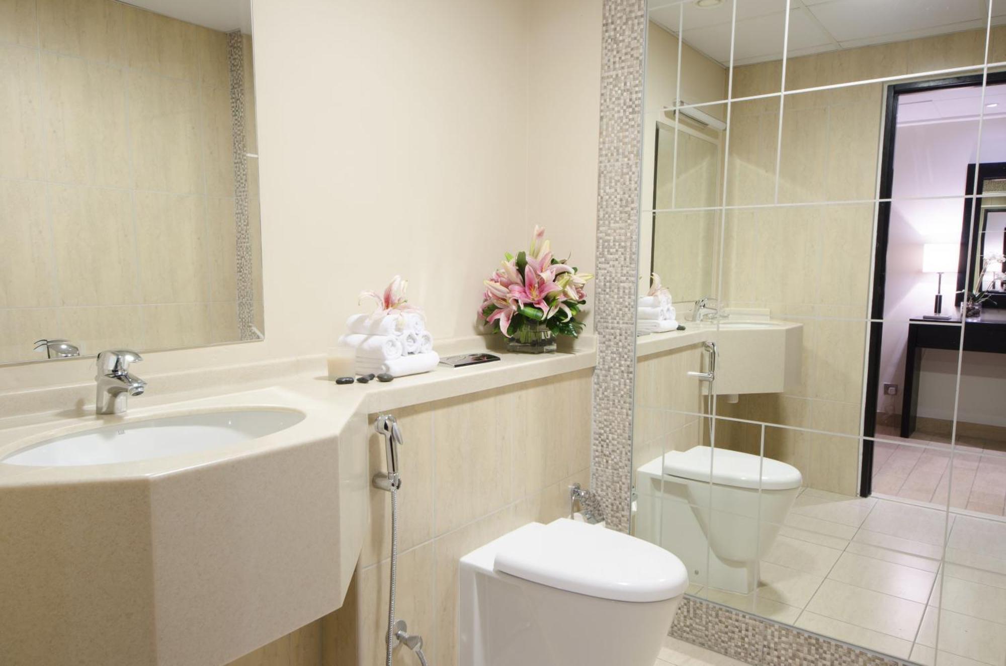 Deluxe One-Bedroom Apartment,825161597:JPEG