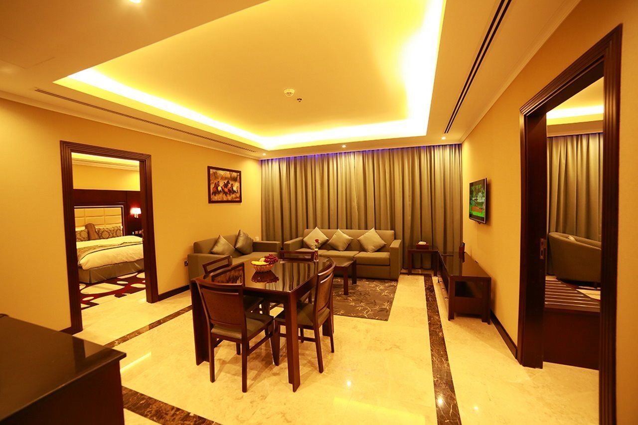 Deluxe Two-Bedroom Apartment,943732810:JPEG