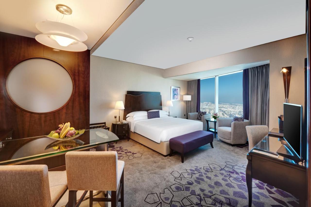 Spacious Room Complimentary Club Rotana Lounge Access Including Happy Hour Continuous Soft Beverage Flow,944739160:JPEG