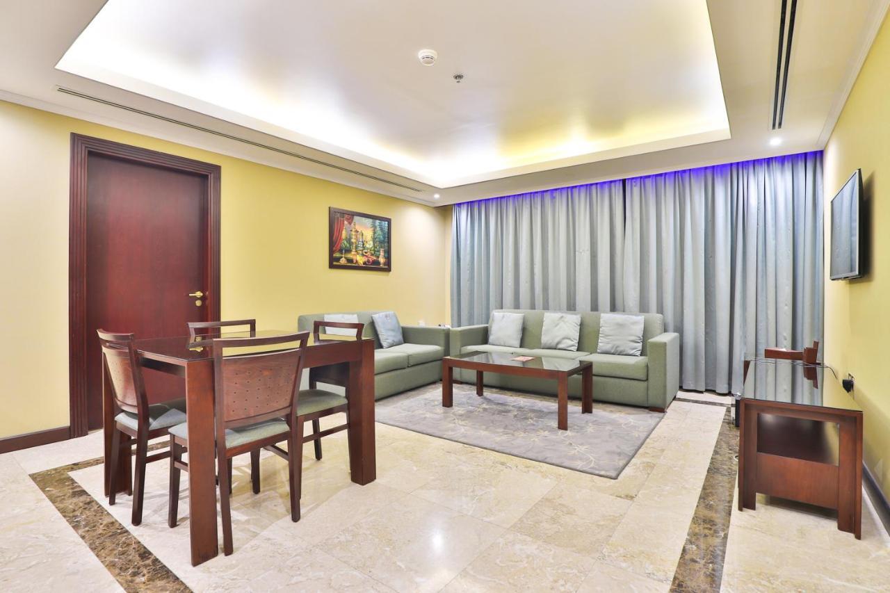 Deluxe One-Bedroom Apartment,943733479:JPEG
