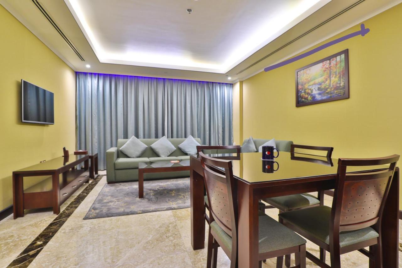 Deluxe One-Bedroom Apartment,943733590:JPEG