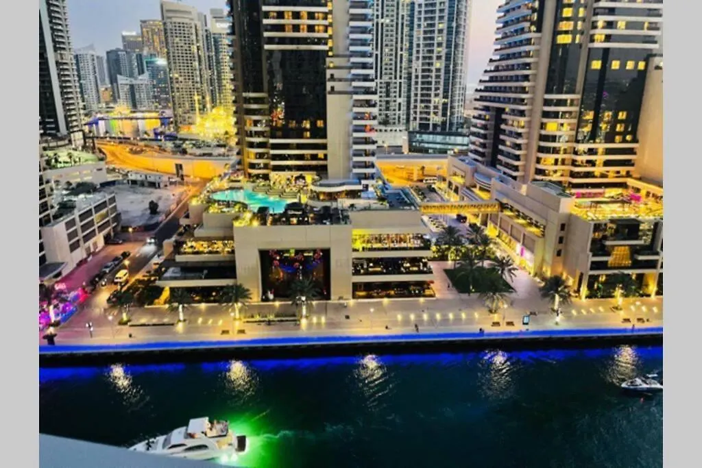Cayan Tower Luxury Apartment With Sea View-1
