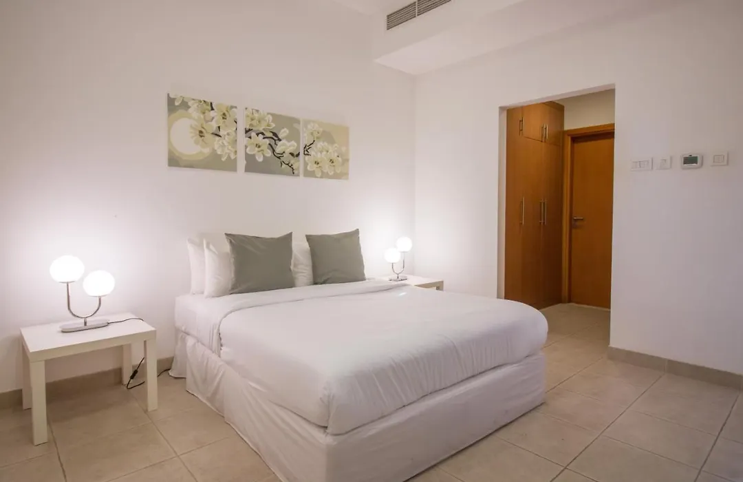 Fully Furnished 1Br In Marina Near Metro - 1Br Emerald-1