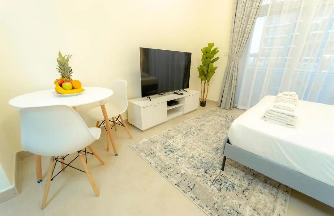Aws Homes - Studio W High Speed Wi-Fi & Pool At Azizi Star-1