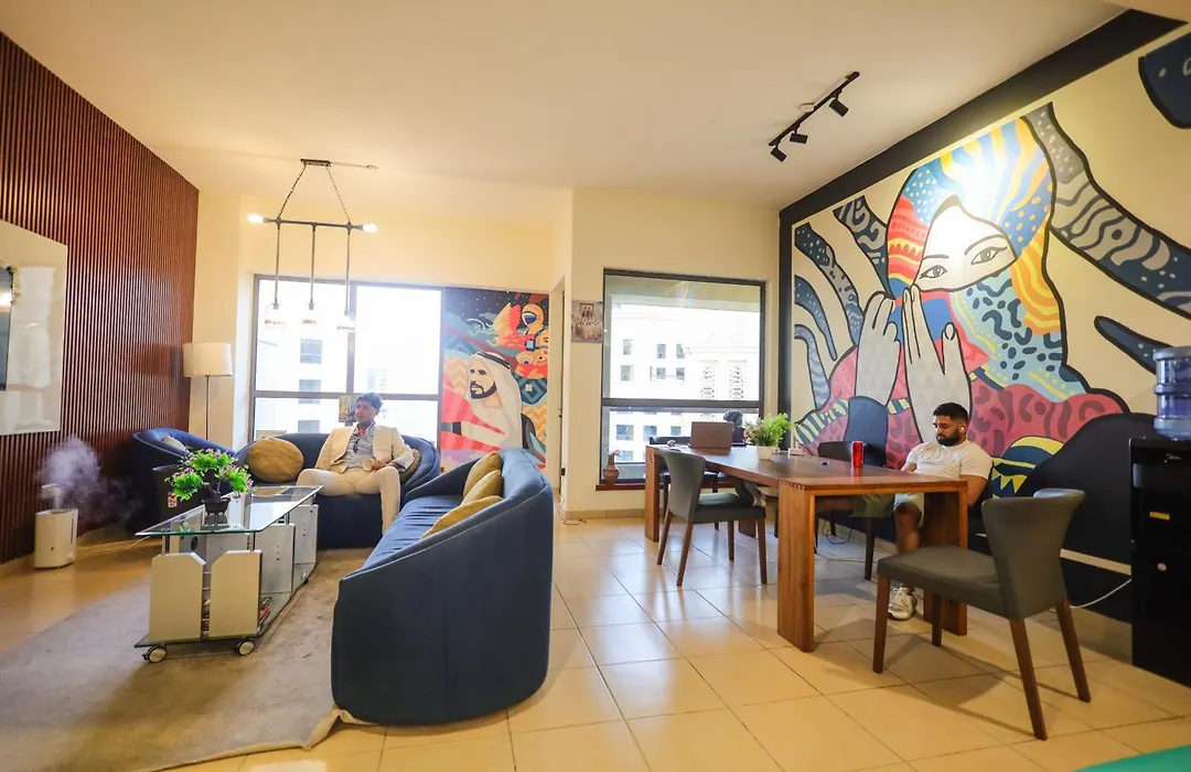 Lunar Hostel - Jbr-1