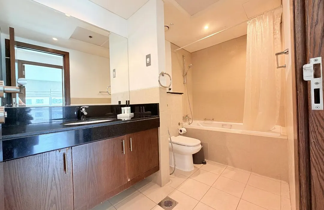 Modern 1Br, 8 Boulevard At Downtown Dubai-1