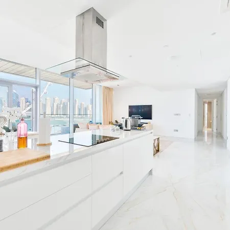 Luxury 2 Bedroom Beachfront Apt W Stunning Sea View-2
