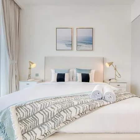 Exceptional 2Br At Sunrise Bay Tower 2 Emaar Beachfront Dubai Marina By Deluxe Holiday Homes-2