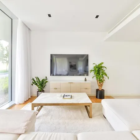 Elegant 2+ 1 Bedroom With Fantastic Views Of Ain Dubai-3