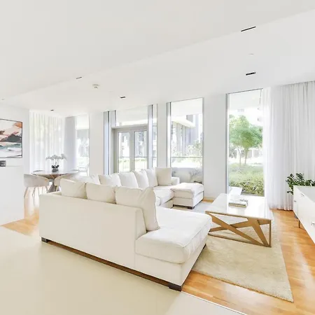 Elegant 2+ 1 Bedroom With Fantastic Views Of Ain Dubai-2