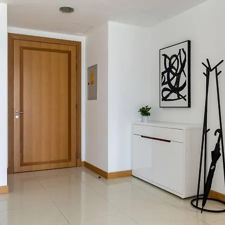 Dubai Marina, Two Bedrooms Apartment With Full Marina View-2