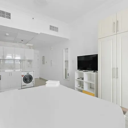 Minimalistic Studio In The Heart Of Dubai Marina-3