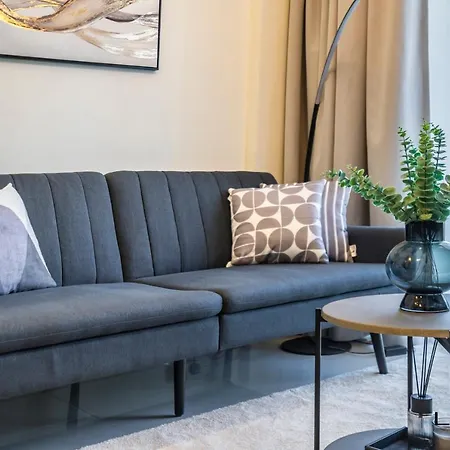 Luxe - Modern 1 Bed & Sofa Bed In Business Bay-3