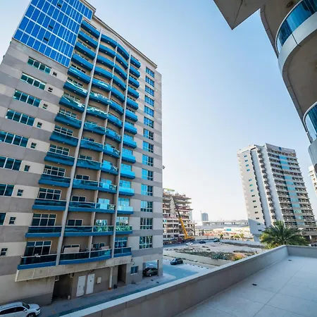 Live Spacious 3Br Apartment All En Suite & Balcony-3