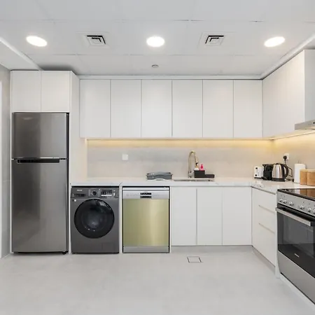 Ultimate Stay - Modern 1Br With City View Rooftop Pool Access-2