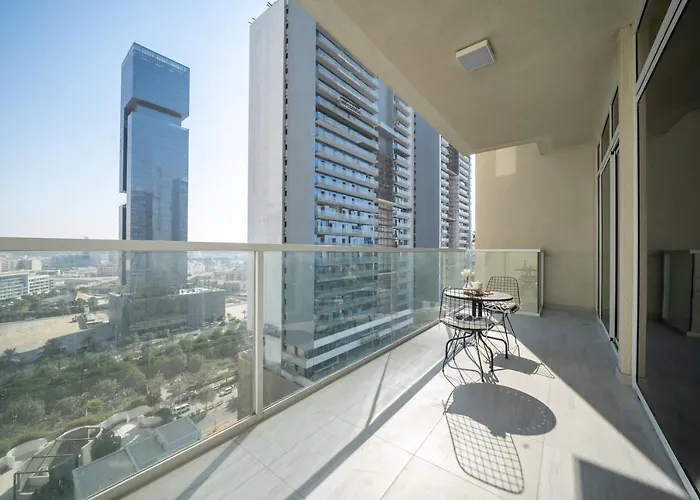 Haustierfreundliches Higuests - Chic Apartment In Jvc With Panoramic City Views Dubai