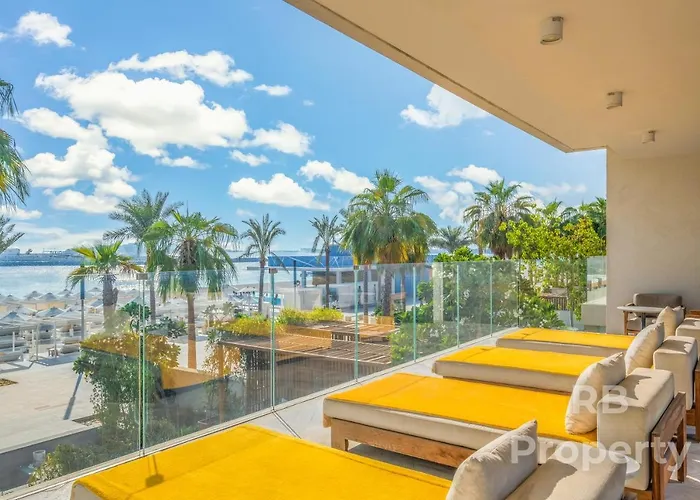 Five Palm Beach Villa -Private Pool & Roopftop Jacuzzi, 3-Level, By Exclusive Holiday Homes Dubaï Privée