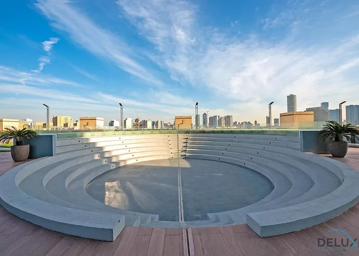 Sleek 1Br At Bloom Tower B Jvc By Deluxe Holiday Homes Dubaï acceptant les animaux