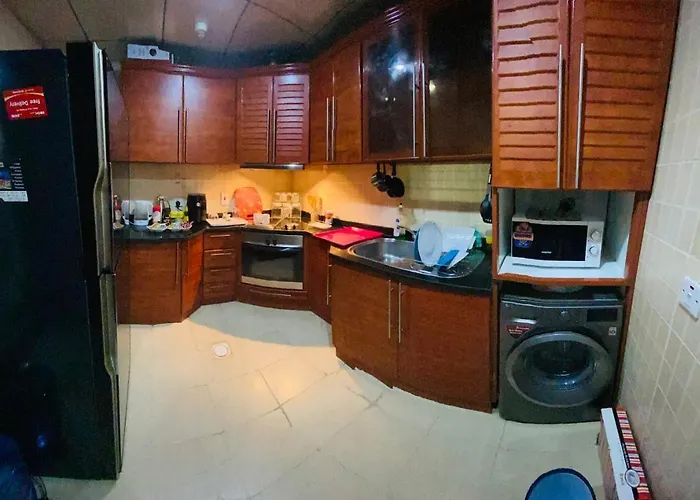Nash Guest House Females Only Dubai