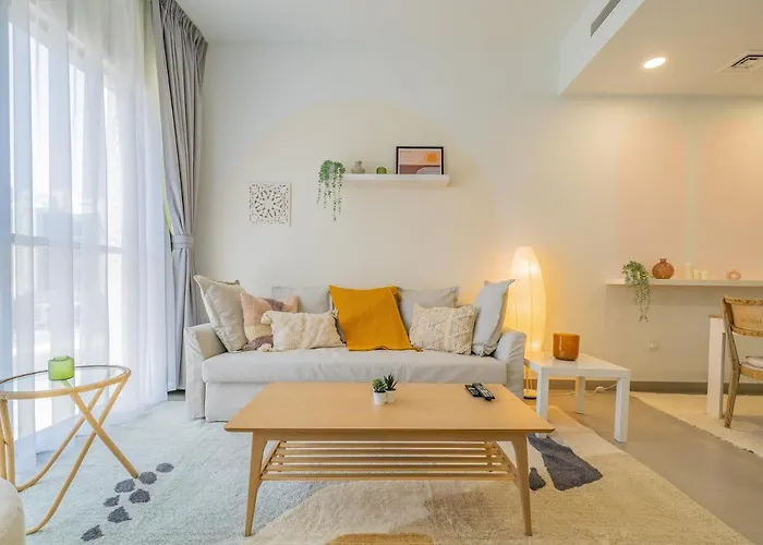 Charming Tropical Apartment Minutes To Dubai Mall