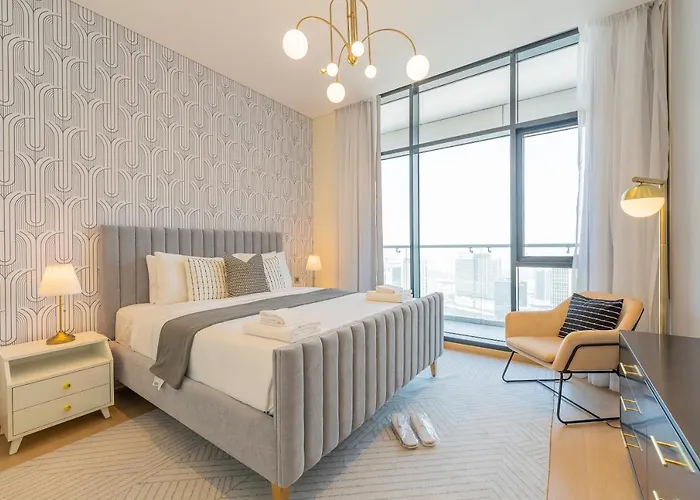 Luxury Meets Comfort Apt With Panoramic City View Dubai