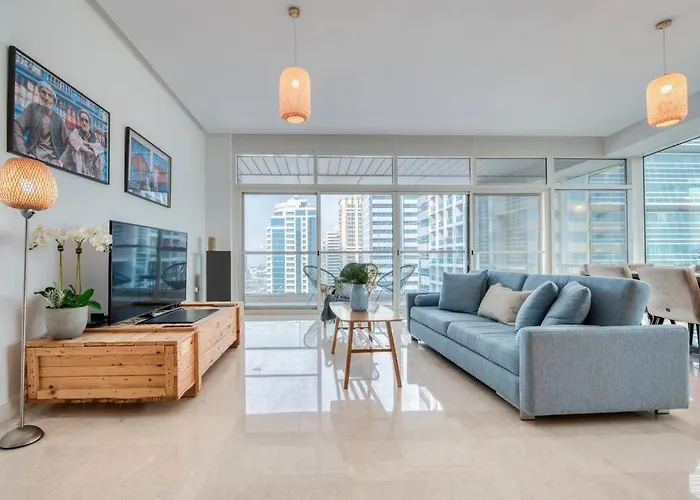Large Spacious 2 Bed With Pool And Work Station Dubai