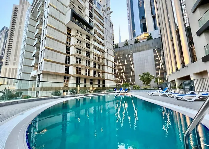 Next To Burj Khalifa & Dubai Mall Long Term Available! Send Message Apartamento que aceita animais de estimação