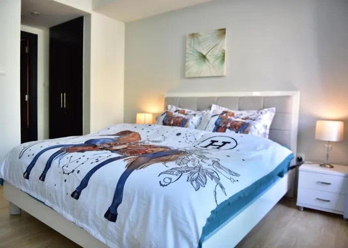 Dubai Marina 1 Bedroom Apt. Walking Distance Jbr.