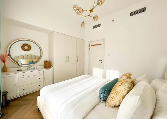 Bright And Spacious 2 Bedroom Apartment With Private Balcony Dubái admite animales