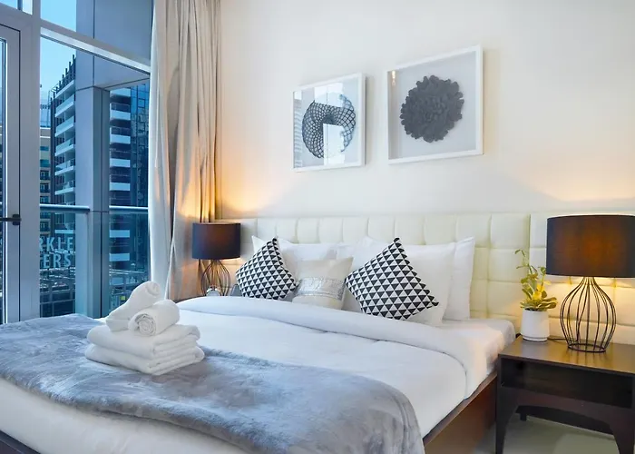 Maison Privee - Beautiful Chic Apt W Full Marina Views Next To The Beach Dubái
